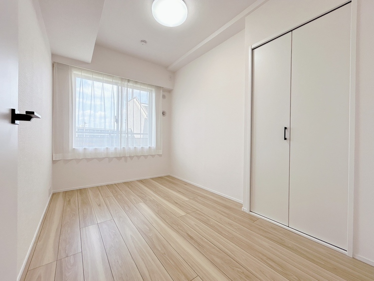 子供部屋 暖かいひだまりを全身で感じ取れる室内。光あふれる空間で子育てをする喜び。