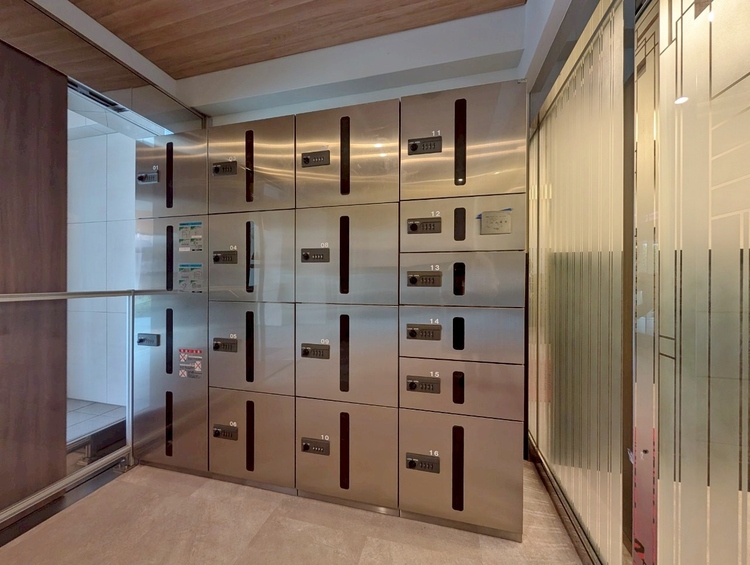 設備 外出中に活躍してくれる宅配ボックスが設置されています。家で宅配物を待たなくて済みますね。