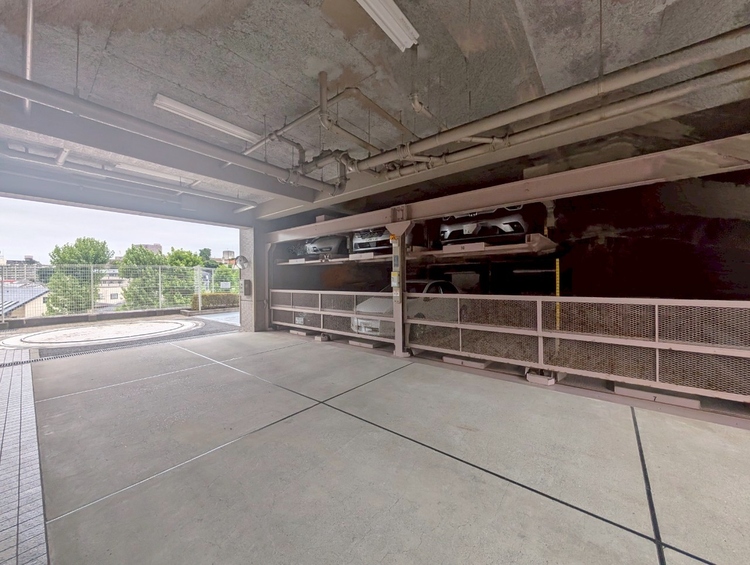 駐車場 本物件の駐車スペースです。車種制限のある場合もございますので、お気軽にお問い合わせくださいませ。