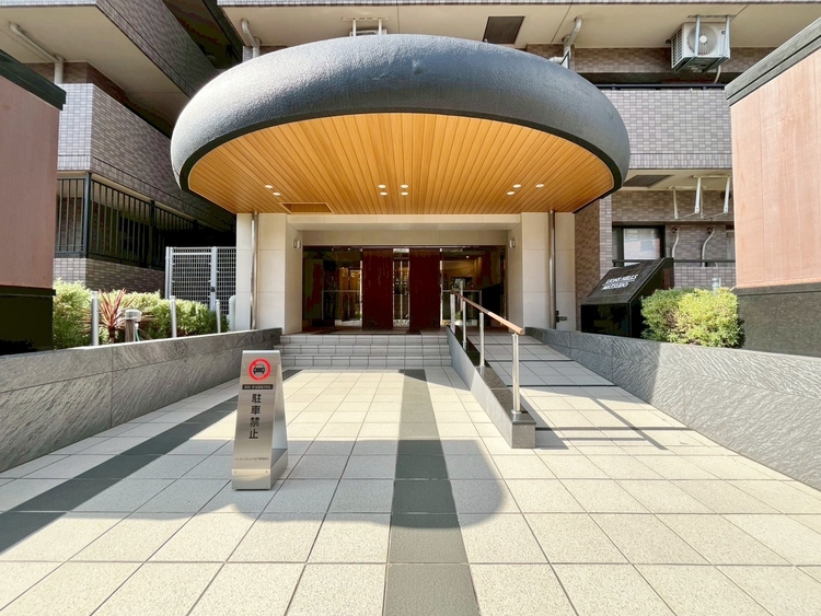 エントランス 外と内をつなぐエントランスは、まさに顔となる場所。