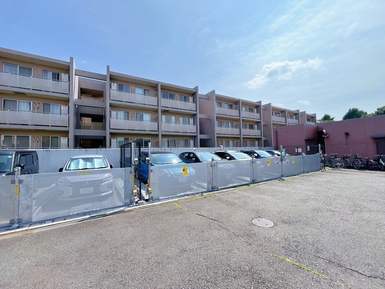 駐車場 本物件の駐車スペースです。車種制限のある場合もございますので、お気軽にお問い合わせくださいませ。