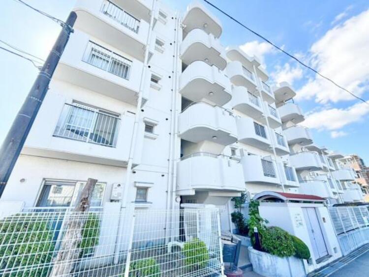 外観 陽当りや通風性など各所に施された工夫で住みやすさを実現。部屋の大きさや周辺環境・街並など、資料には掲載していない情報が現地にはたくさんございます。是非ご確認下さい。