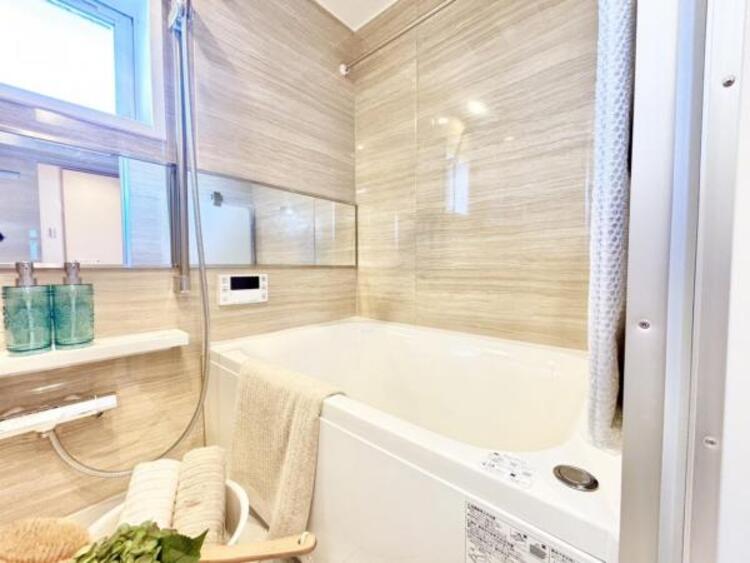 風呂 １日の疲れを癒してくれる広々とした浴室は癒しの空間としてカスタマイズが可能です。