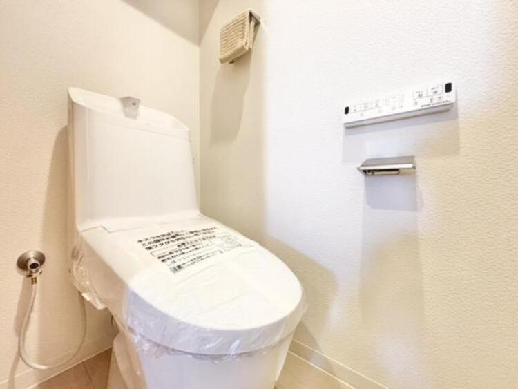 トイレ 清潔感をモチーフにしており広々とした空間を実現しております。