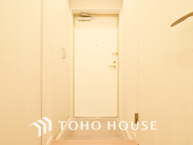 玄関 落ち着いた雰囲気の玄関、家族の帰りを暖かく迎えてくれます