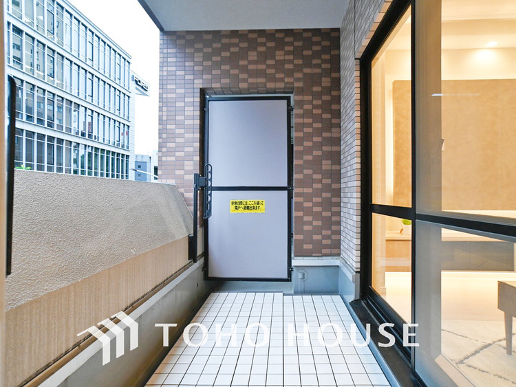 バルコニー 日当たりの良いバルコニーで晴れの日の洗濯物も楽しみになりますね