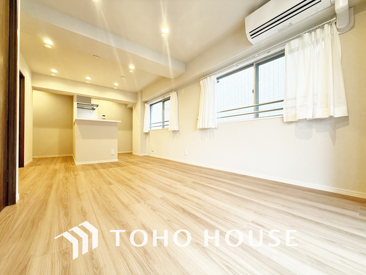 内装 広がりのある住空間、家族が集まるリビング・ダイニング