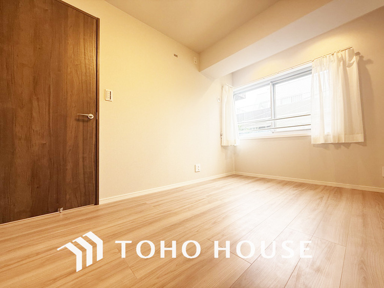 内装 採光もある洋室は、くつろぎのひと時を過ごすのにぴったり