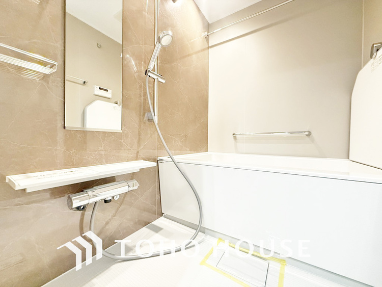 風呂 一日の疲れを癒すバスルームは、心地よいリラックスを叶える清潔感溢れる空間