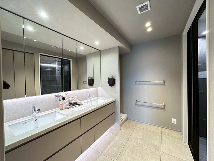 その他 十分な広さの脱衣所。