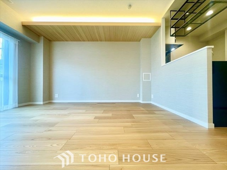 内装 【LIVING】◆眩い◆光が燦々と入り、家族の笑顔を照らす。「いつまでも続いて」と願う夢のような毎日がここにある。