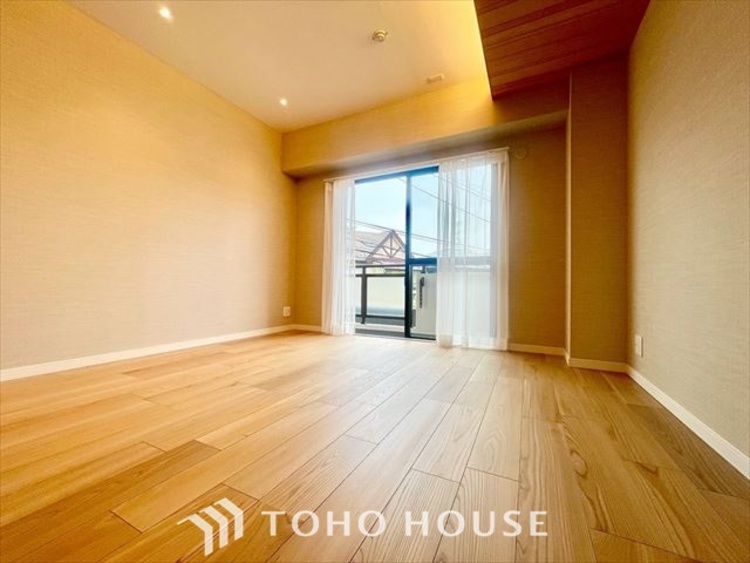 内装 【LIVING】◆陽光◆が差し込む。この開放的なLDKに家族の笑顔が集う。家族が一緒に過ごす空間は明るく、そして居心地よく。