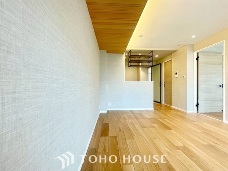 内装 【LIVING】◆住む喜び、楽しさ、感動◆を君と共有したい。いつまでもずっと家族を見渡せるこの広い空間で。