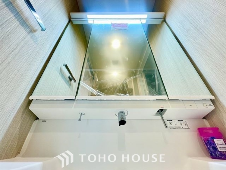 洗面 【WASHROOM】◆快適◆煌びやかな暮らしの中にも忘れたくない快適さ。大きな収納が助けてくれます。