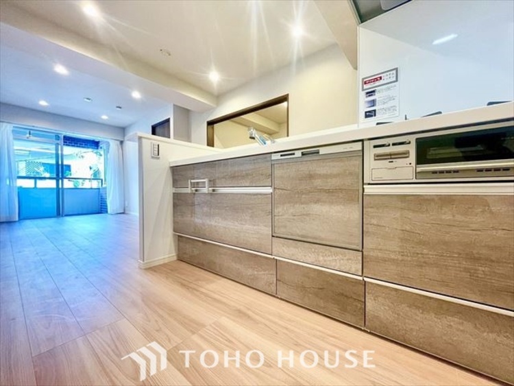 キッチン 【KITCHEN】◆ワクワク◆開放的で機能性も高いシステムキッチン。お子様は毎日のご飯にワクワク！