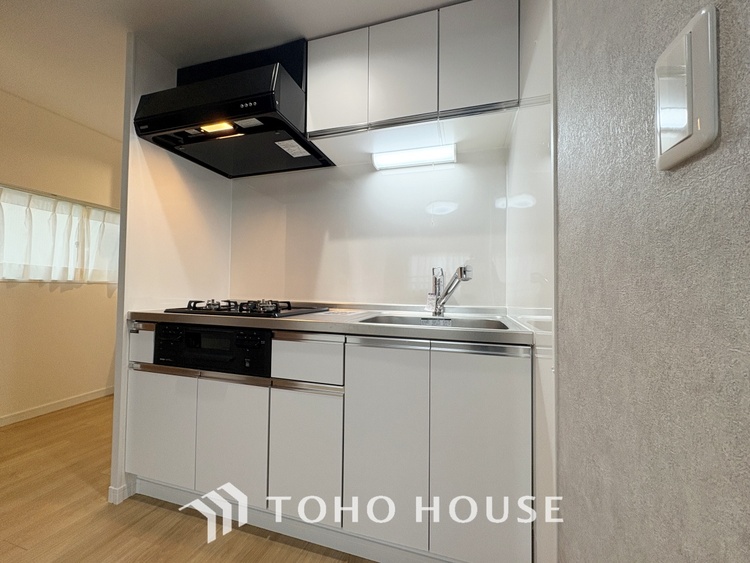 キッチン 【APPEARANCE】◆眩い◆光が燦々と入り、家族の笑顔を照らす。「いつまでも続いて」と願う夢のような毎日がここにある。