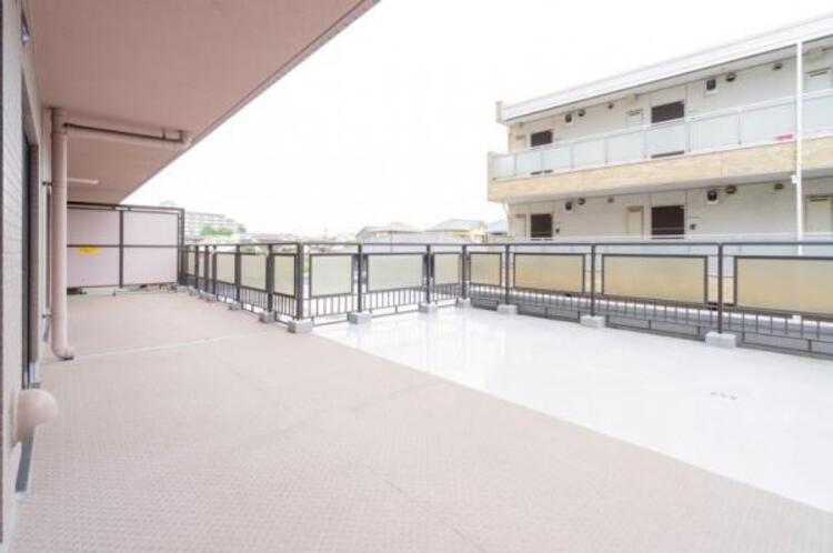 バルコニー 38平米超の広々ルーフバルコニーは、ガーデニングやお子様の水遊びなど暮らし広がるゆとりです！