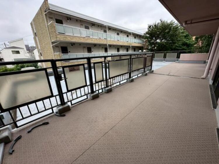 バルコニー ご家族の憩いのスペースとなるワイドバルコニーです