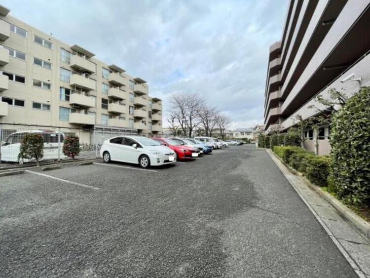 駐車場 敷地内平面駐車場一台確保済み！（8000円/月）