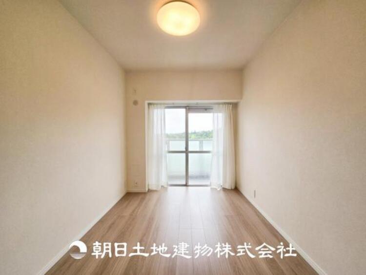 内装 【居室】設計者のセンスが求められる大切な空間だからこそ、落ち着いて過ごせる癒しと寛ぎの空間が欲しい。そんな願いを叶えました。