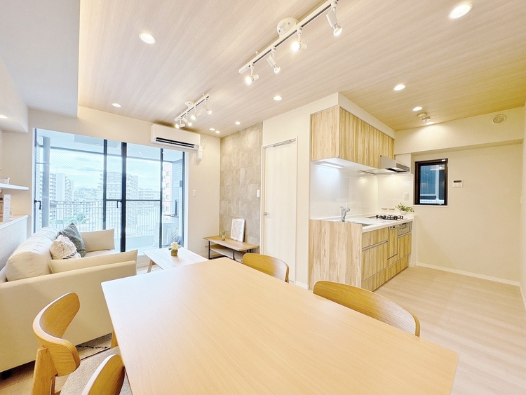 居間 飾り過ぎないシンプルな内装と偏り過ぎないデザインで統一しました。