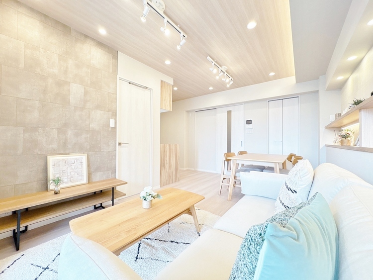 居間 快適に過ごす毎日を求めて、暮らしの中でご自身の「マイホーム」に創り上げて下さい。