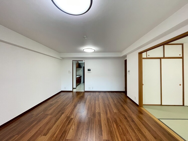 居間 飾り過ぎないシンプルな内装と偏り過ぎないデザインで統一しました。