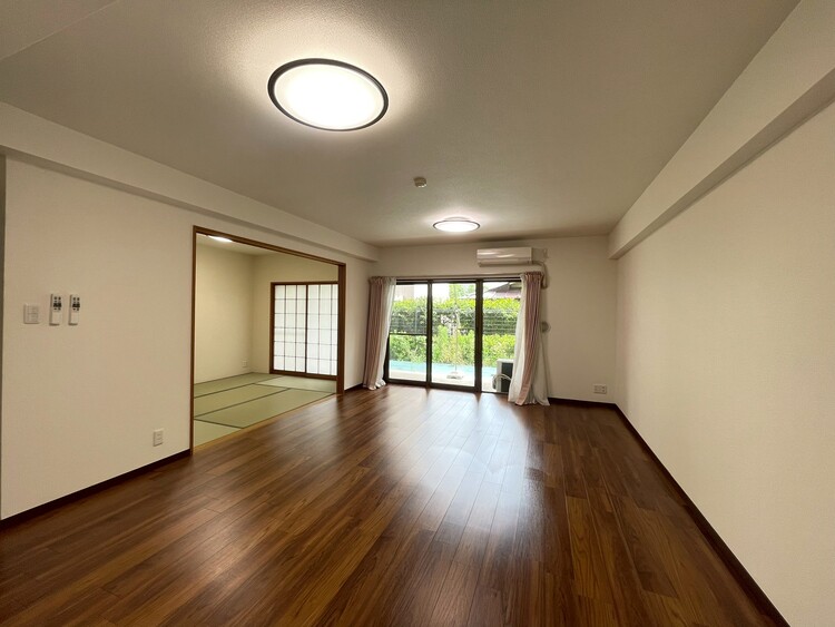 居間 快適に過ごす毎日を求めて、暮らしの中でご自身の「マイホーム」に創り上げてください。