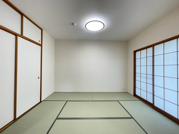 寝室 ベッドも十分に設置するスペースがあります。