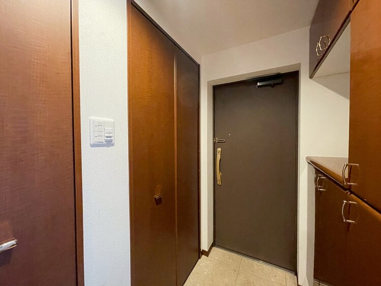 玄関 シューズボックスを完備した玄関です。