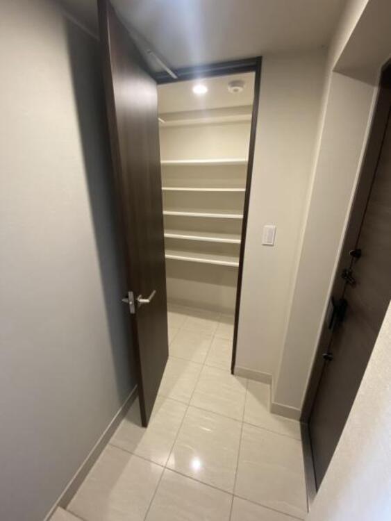 その他 広々とした玄関は収納豊富なシューズクローゼットも完備。雑多な玄関でなくスッキリ空間としての家の顔にできるよう設計しました。