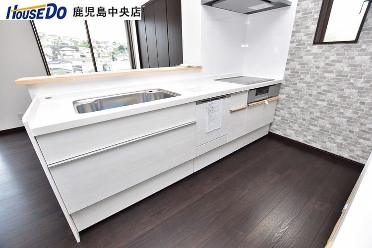 キッチン 【キッチン】IHクッキングヒーター、食器洗浄乾燥機を備えた対面式のシステムキッチンです♪