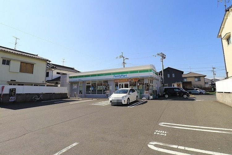 周辺 ファミリーマート西陵四丁目店【ファミリーマート 西陵四丁目店】飲食品、日用品を取扱うコンビニエンスストアー 徒歩 約7分（約530m）