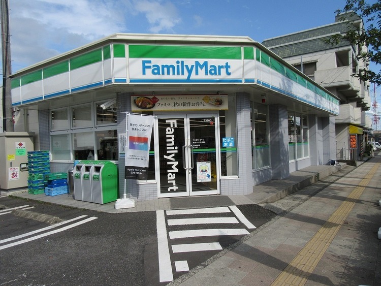 周辺 ファミリーマート紫原中学校前店【ファミリーマート紫原中学校前店】鹿児島市紫原6丁目にあるコンビニです。サービス・設備　駐車場、イートインスペース、鹿児島銀行ATM、コピー… 徒歩 約4分（約250m）