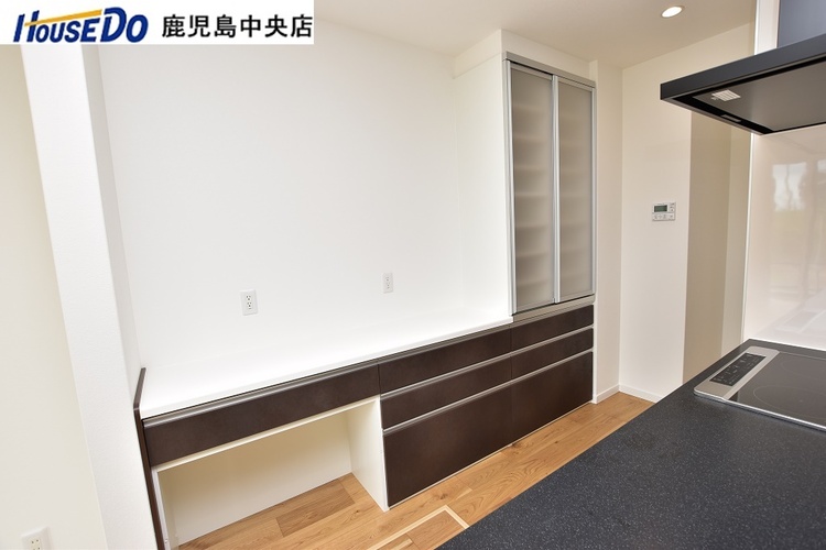 その他 【背面収納】キッチンには背面収納付きです！地震の際にも転倒しにくく安全面も安心です♪