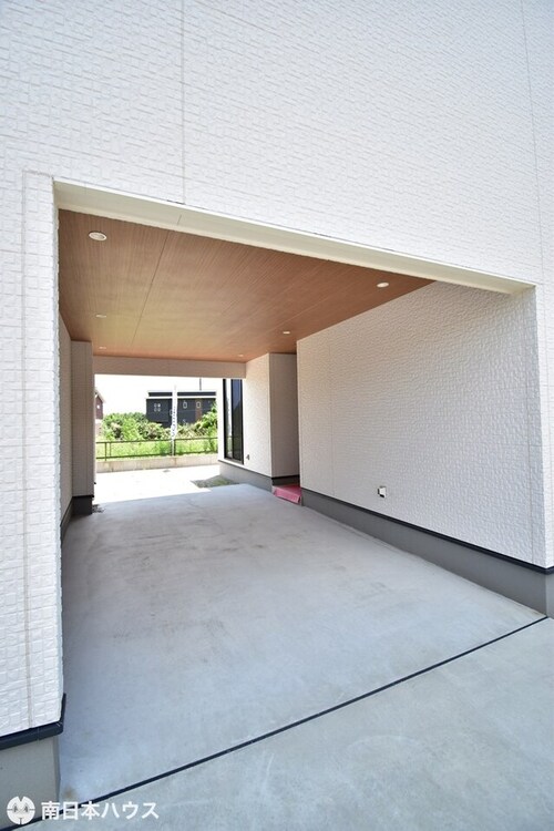 その他 【駐車場】ビルトインガレージで雨の日でも濡れずに車から出入りできストレスなくお家に入れます♪