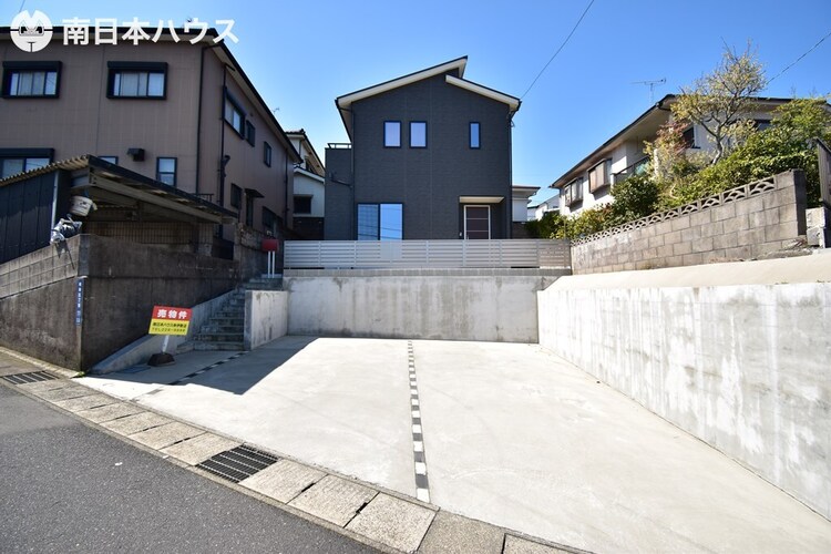 外観 北東向き【敷地面積165.91m2(50.18坪)】駐車3台分！即日現地のご案内可能です！