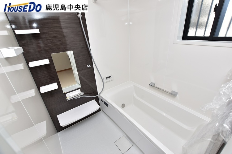 風呂 【給湯モニター】オートバス、追い焚き、通話機能付きです！キッチン周辺にあり使用しやすいです♪