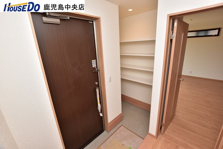 玄関 【玄関】シューズクロークのある玄関です！