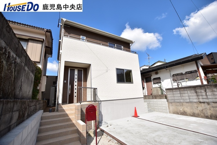 外観 南向き【敷地面積132.49m2(40.07坪)】駐車2台分！即日現地ご案内致します♪