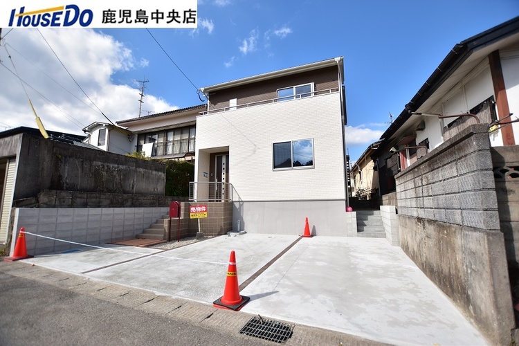 外観 南向き【敷地面積132.49m2(40.07坪)】駐車2台分！即日現地ご案内致します♪