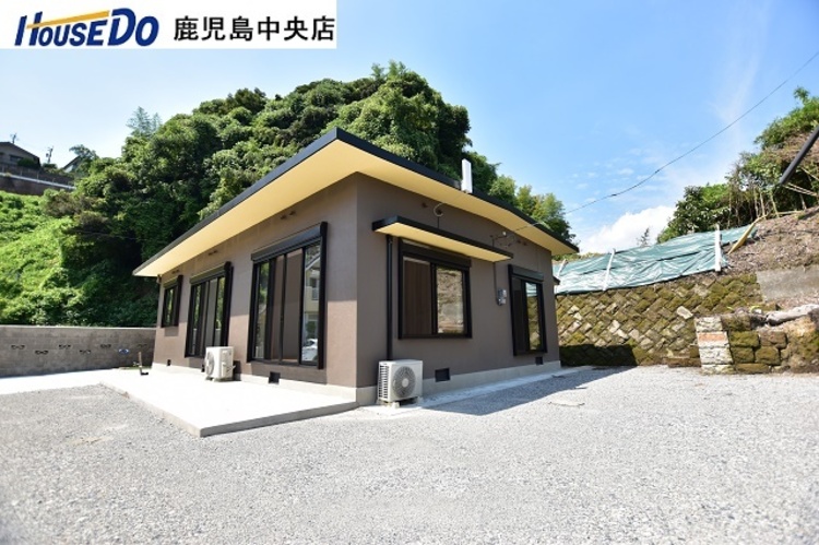 外観 南向き道路【敷地面積351.49m2(106.32坪)】駐車3台分！即日室内のご見学が可能です♪