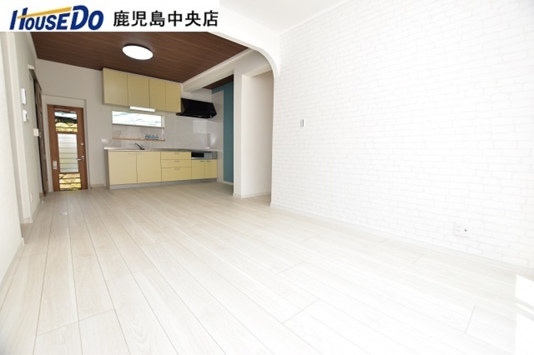 居間 【リビング】令和４年８月室内リフォーム済み！・床、クロス張替え