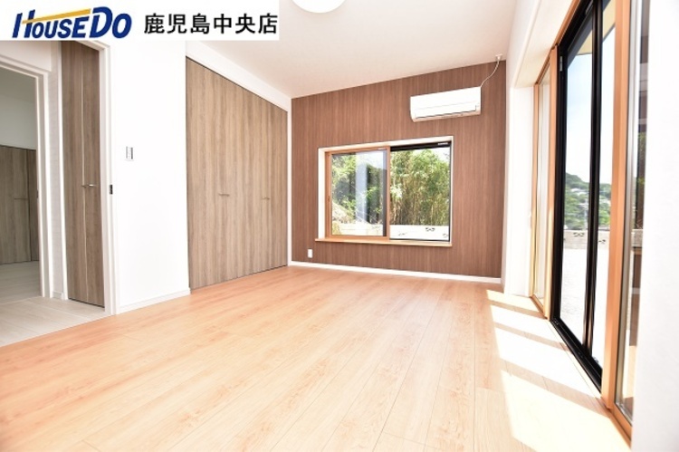 内装 【洋室】令和４年８月室内リフォーム済み！・クロス、床張替え・建具新調