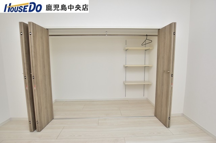 その他 【洋室クローゼット】令和４年８月室内リフォーム済み！・クロス張替え・建具新調