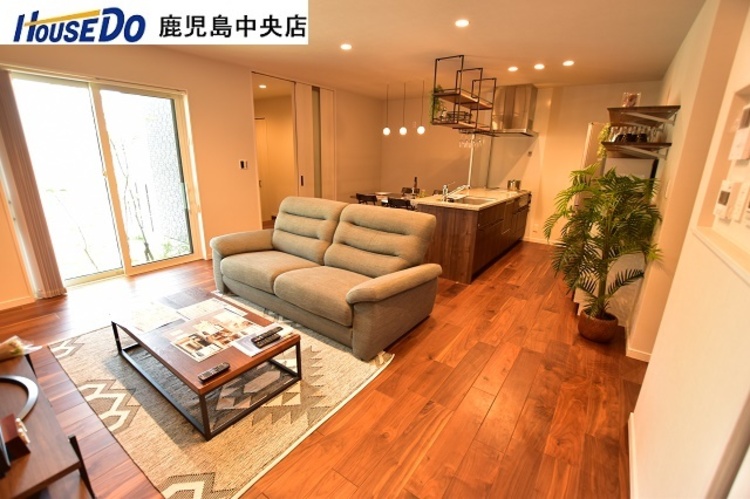 居間 【リビング】約18.5帖のリビング！