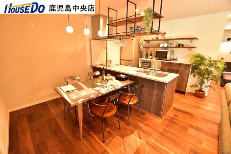 居間 【リビング】キッチン横のダイニングスペース！