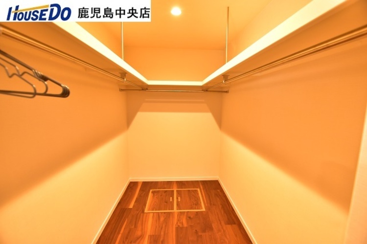 その他 【ウォークインクローゼット】約3帖の広々としたウォークインクローゼット！棚、パイプハンガー付き！