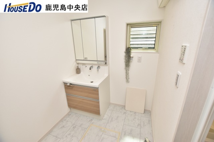 その他 【洗面所】ゆとりのある広さがある洗面所です♪