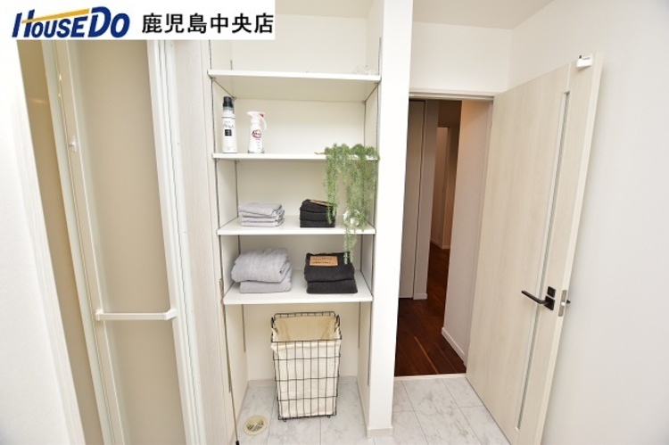 その他 【洗面所】洗面所に収納スペースがあります！可動棚になっており好きな高さで調整可能です♪